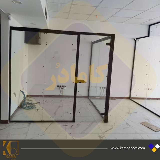 پارتیشن-شیشه-ای-فریم دار